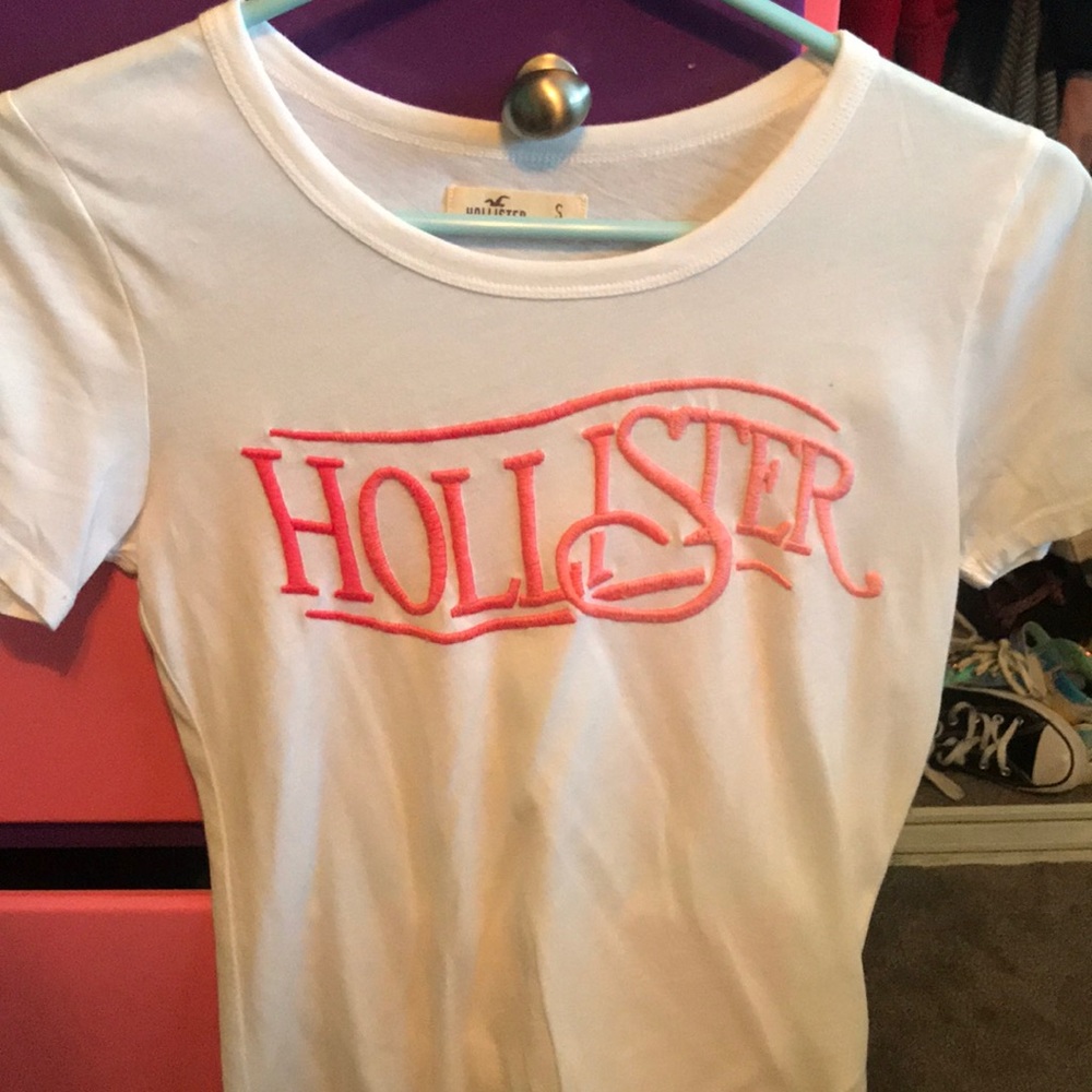 Hollister embroidered Tee Shirt